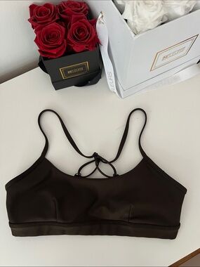 ALO Yoga Strappy Back Sports Bra - Dark Brown